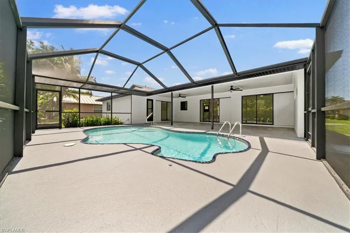 911 Se 16th Ter, Cape Coral, Florida 33990