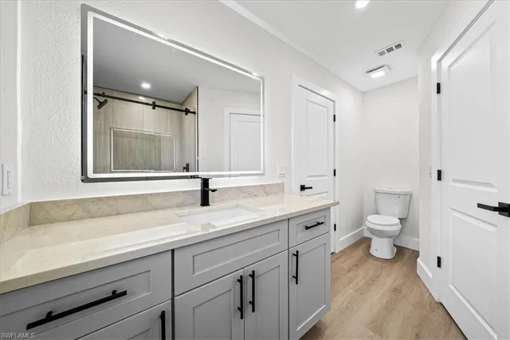 911 Se 16th Ter, Cape Coral, Florida 33990