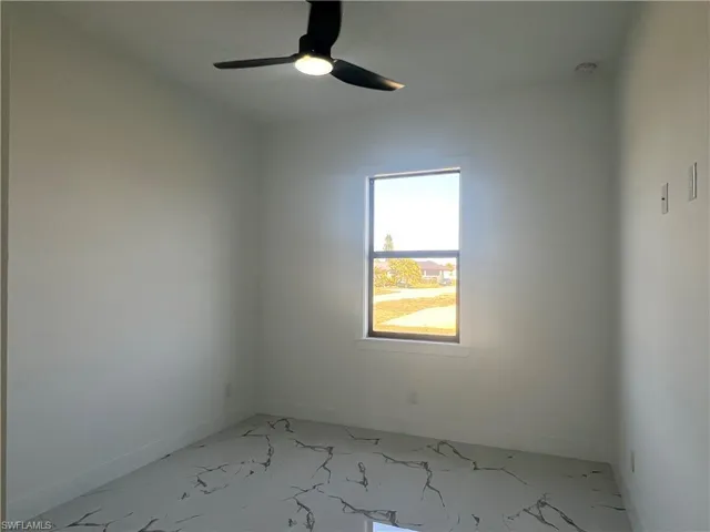 Empty room with ceiling fan