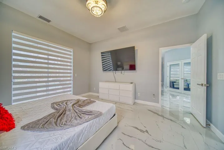 946 Se 23rd Pl, Cape Coral, Florida 33990