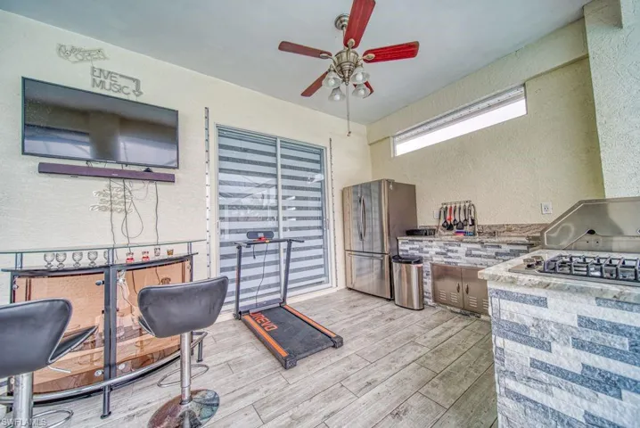 946 Se 23rd Pl, Cape Coral, Florida 33990
