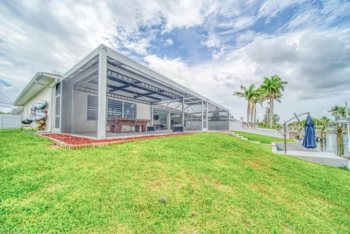 946 Se 23rd Pl, Cape Coral, Florida 33990