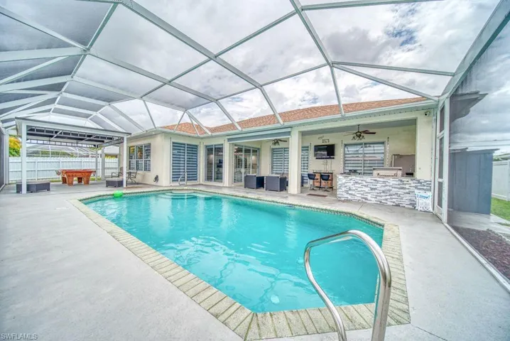 946 Se 23rd Pl, Cape Coral, Florida 33990