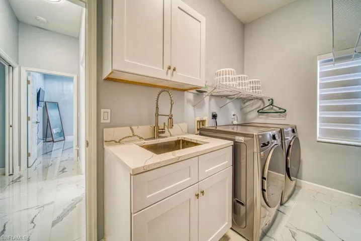 946 Se 23rd Pl, Cape Coral, Florida 33990