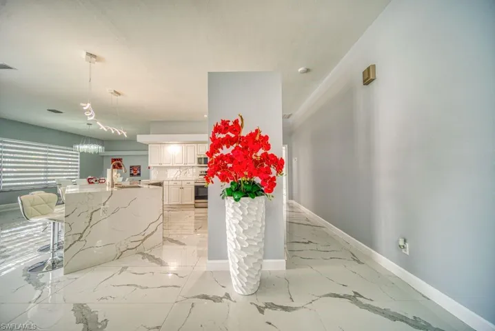 946 Se 23rd Pl, Cape Coral, Florida 33990
