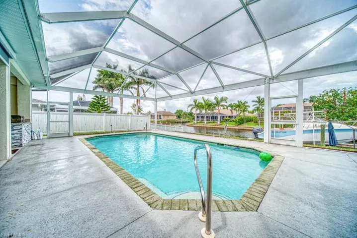 946 Se 23rd Pl, Cape Coral, Florida 33990