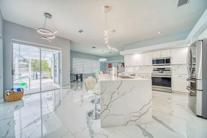 946 Se 23rd Pl, Cape Coral, Florida 33990