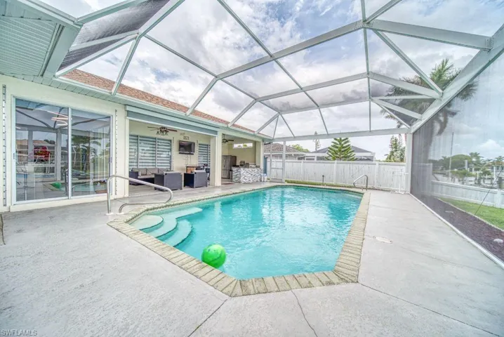 946 Se 23rd Pl, Cape Coral, Florida 33990