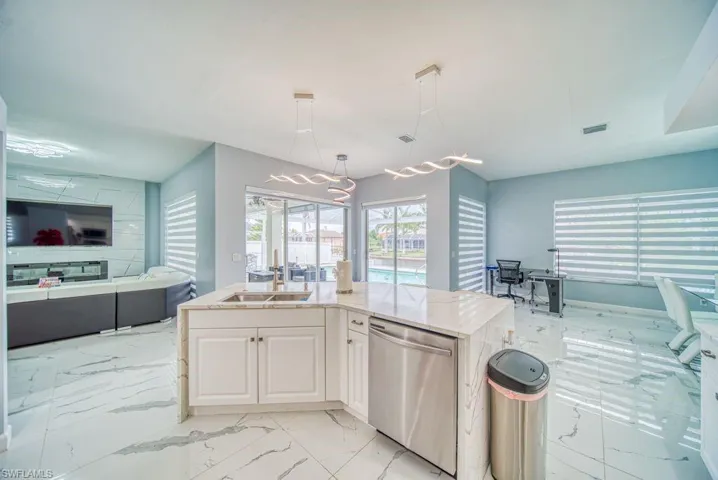 946 Se 23rd Pl, Cape Coral, Florida 33990