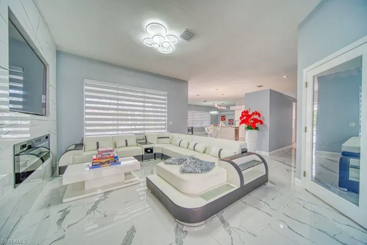 946 Se 23rd Pl, Cape Coral, Florida 33990