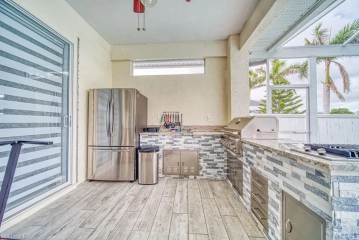 946 Se 23rd Pl, Cape Coral, Florida 33990