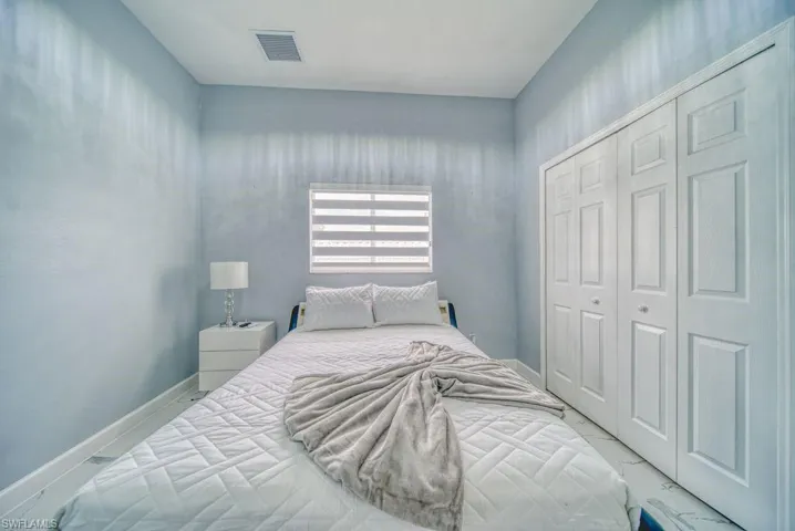 946 Se 23rd Pl, Cape Coral, Florida 33990