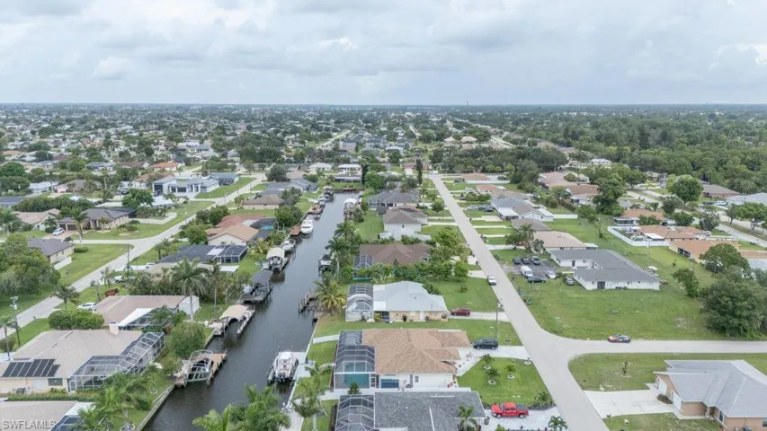 946 Se 23rd Pl, Cape Coral, Florida 33990