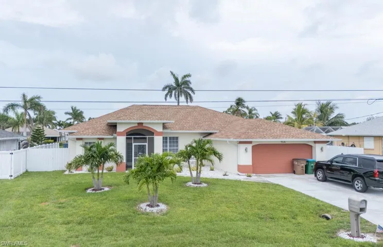 946 Se 23rd Pl, Cape Coral, Florida 33990