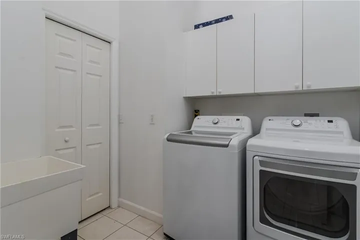 6760  Beach Resort  DR, Naples, FL 34114