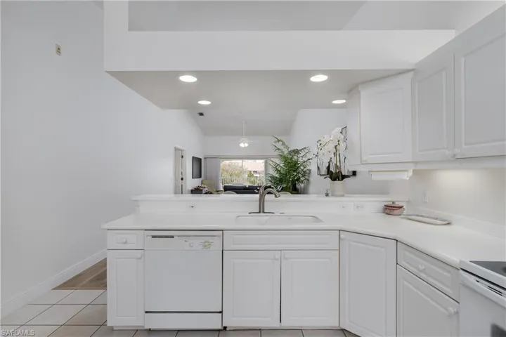 6760  Beach Resort  DR, Naples, FL 34114