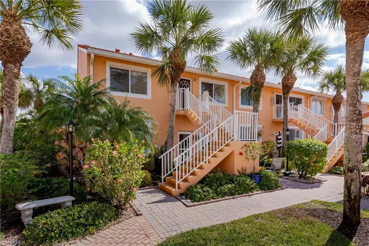 6760  Beach Resort  DR, Naples, FL 34114