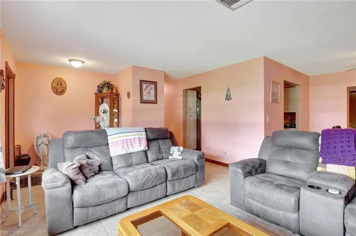 201  Seaton  AVE, Lehigh Acres, FL 33936