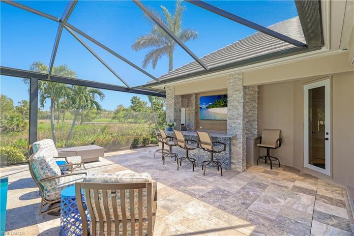 Outdoor Kitchen/Bar - Perfect for Entertaining