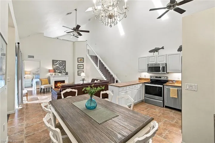 Light, bright, neutral and beautifully maintained!