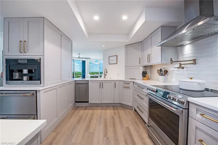 4751 Gulf Shore Blvd N 1204, Naples, Florida 34103