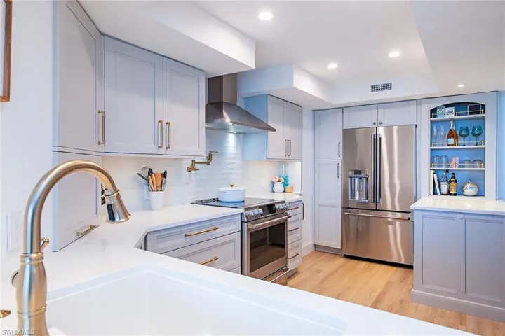 4751  Gulf Shore N BLVD, Naples, FL 34103