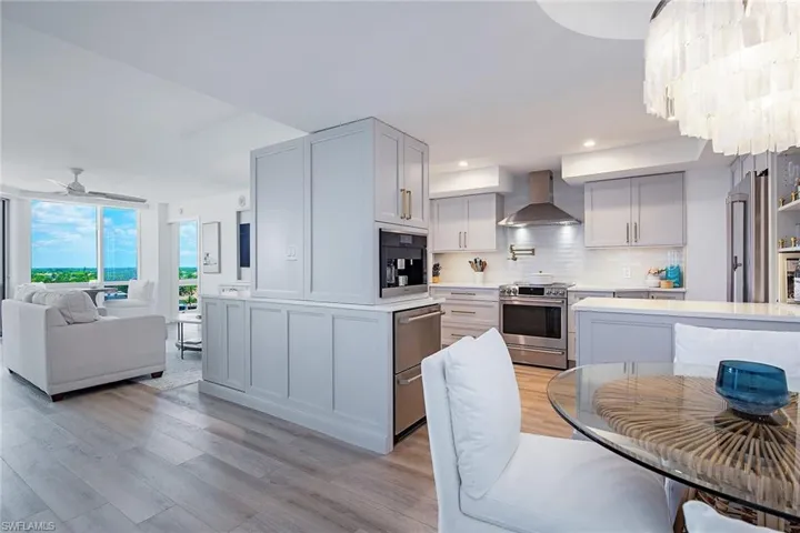 4751 Gulf Shore Blvd N 1204, Naples, Florida 34103