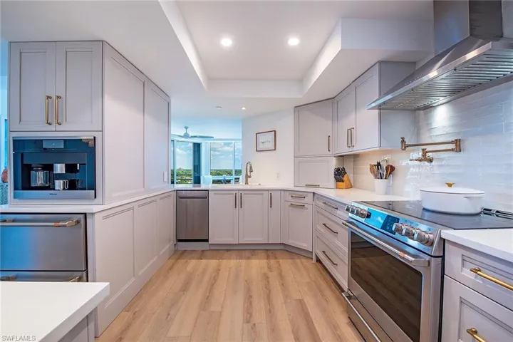 4751  Gulf Shore N BLVD, Naples, FL 34103