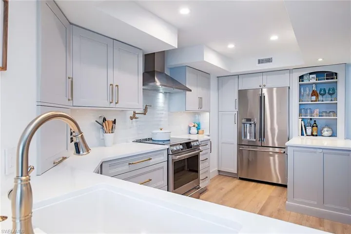 4751 Gulf Shore Blvd N 1204, Naples, Florida 34103