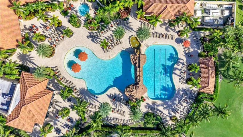Birds eye view of property