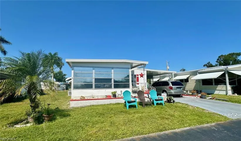 952  Days  LN, North Fort Myers, FL 33917