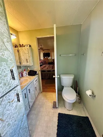 Primary bath with linen closet