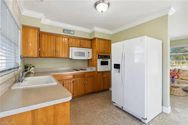 1001 Lucerne Pkwy, Cape Coral Fl 33904