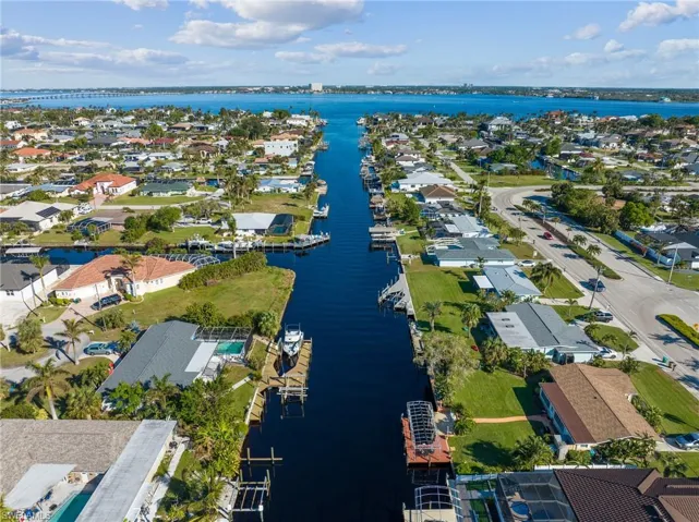 1001 Lucerne Pkwy, Cape Coral Fl 33904