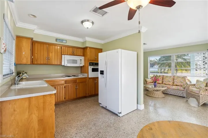 1001 Lucerne Pkwy, Cape Coral Fl 33904