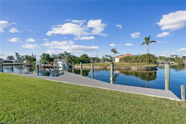 1001 Lucerne Pkwy, Cape Coral Fl 33904