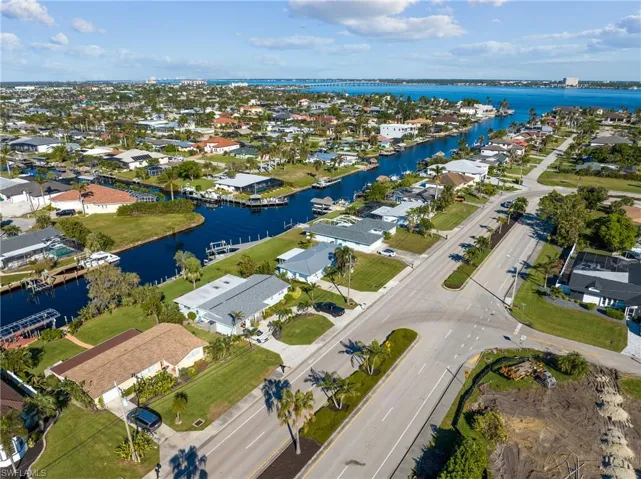 1001 Lucerne Pkwy, Cape Coral Fl 33904