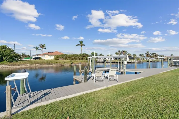1001 Lucerne Pkwy, Cape Coral Fl 33904
