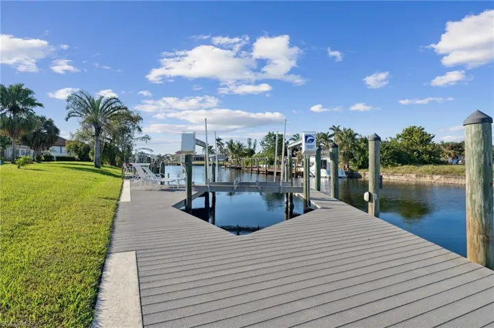1001 Lucerne Pkwy, Cape Coral Fl 33904