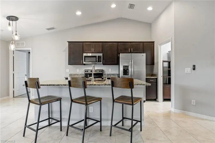 2816 Nw 27th St, Cape Coral, Florida 33993