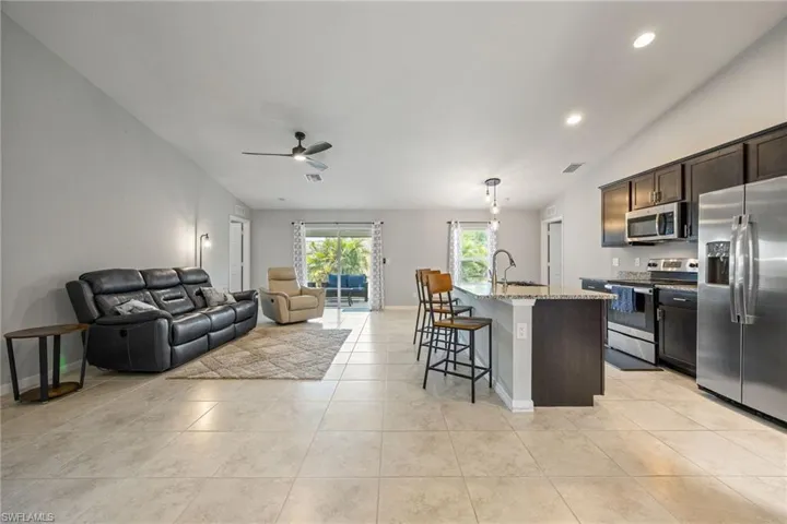 2816 Nw 27th St, Cape Coral, Florida 33993