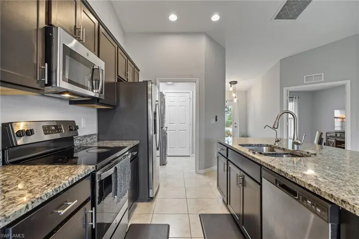 2816 Nw 27th St, Cape Coral, Florida 33993