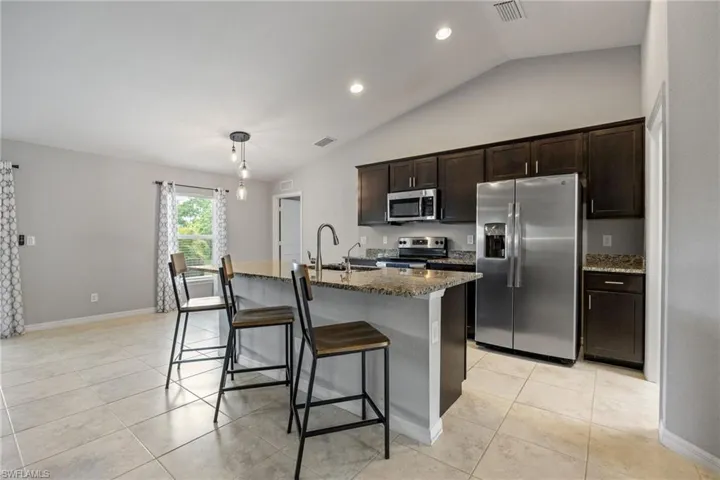 2816 Nw 27th St, Cape Coral, Florida 33993