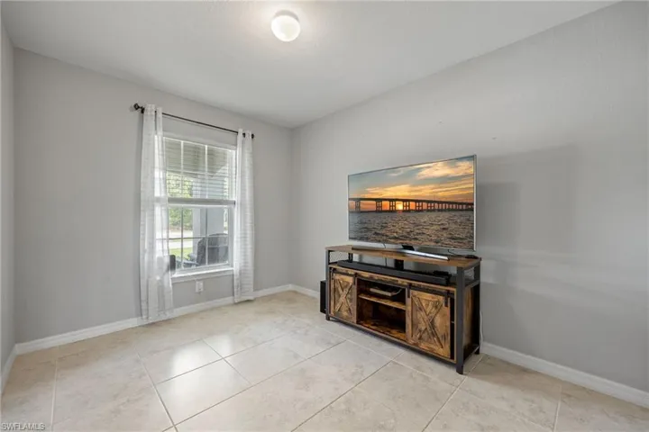 2816 Nw 27th St, Cape Coral, Florida 33993