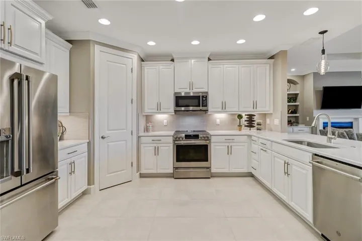 9653 Montelanico Loop 102, Naples, Florida 34119