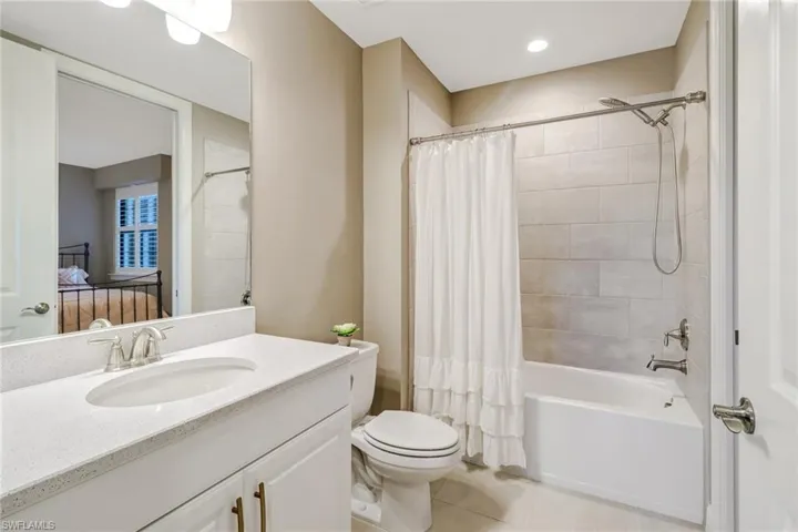9653 Montelanico Loop 102, Naples, Florida 34119
