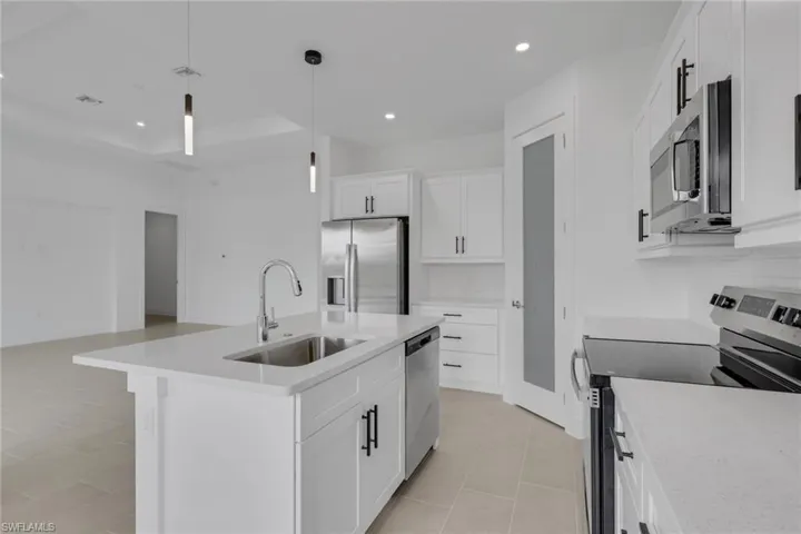 1920 Ne 42nd Ter, Cape Coral, Florida 33909