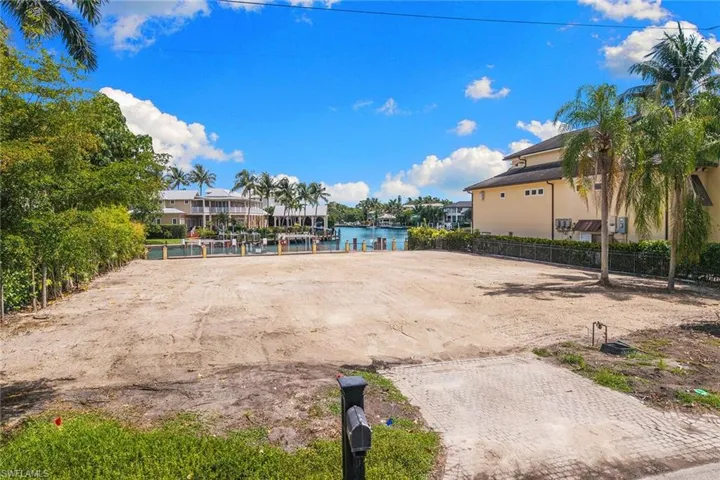 421 21st Ave S, Naples, Florida 34102