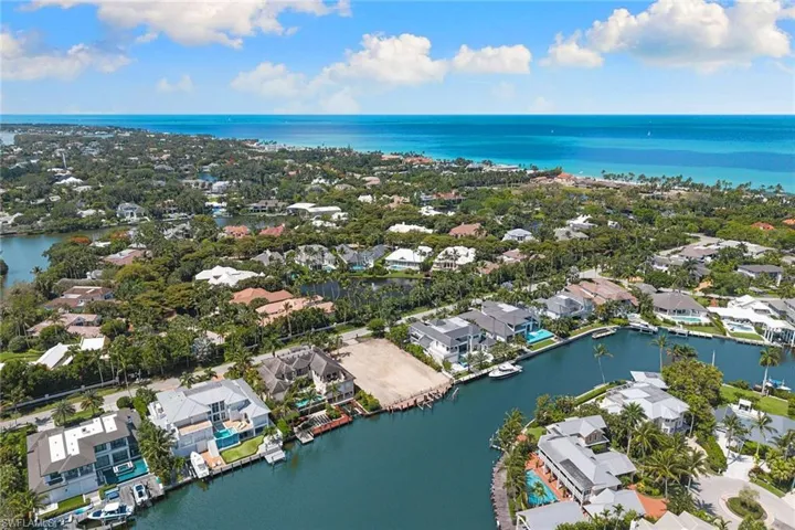 421 21st Ave S, Naples, Florida 34102