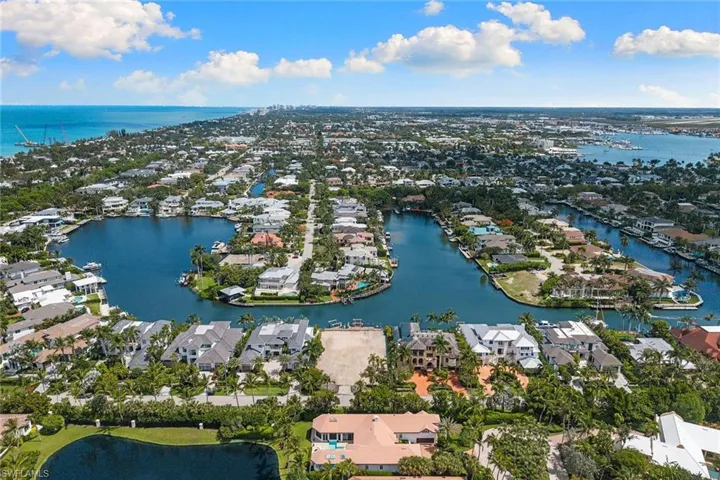 421 21st Ave S, Naples, Florida 34102